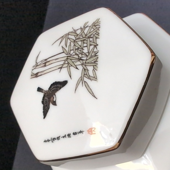 Vintage Porcelain Hexagon, Japanese Lidded Tea Caddy/Jar. - Picture 2 of 13